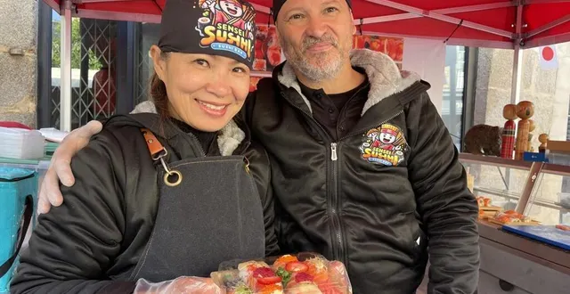 photo  ratree et denis le brun fabriquent et vendent leurs sushis sur les marchés d’alençon et de mortagne.  &copy;  ouest-france 