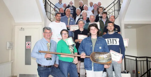 photo  les producteurs lauréats, à l’issue de la remise des récompenses avec au premier plan jean-luc, nathalie et pierre olivier.  &copy;  ouest-france 