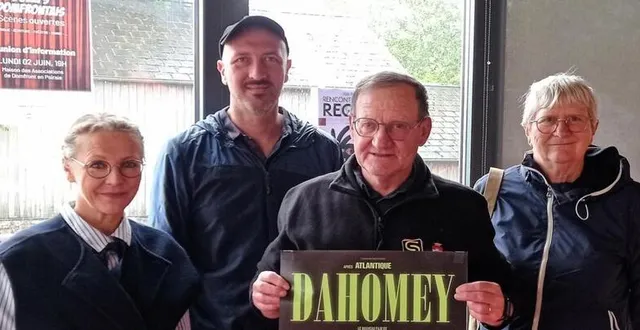 photo  janice anderson professeure d’anglais et certifiée en histoire des arts, stéphane gautier, dominique et maryvonne goupil membres de la section cinéma du comité socio culturel.  &copy;  ouest-france 