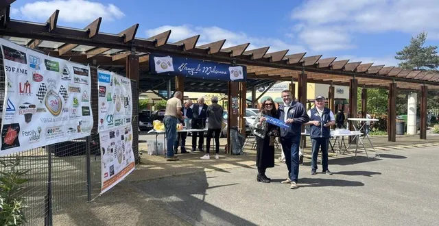 photo  le maire est venu soutenir virage de mulsanne.  &copy;  le maine libre 