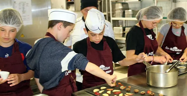 photo  huit collégiens étaient chargés de la préparation du repas du défi éco-marmiton. résultat attendu le 23 juin.  &copy;  le maine libre 