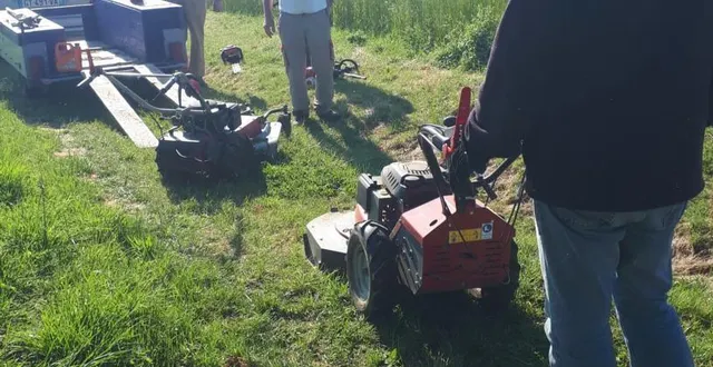 photo  les bénévoles préparent les chemins.  &copy;  ouest-france 