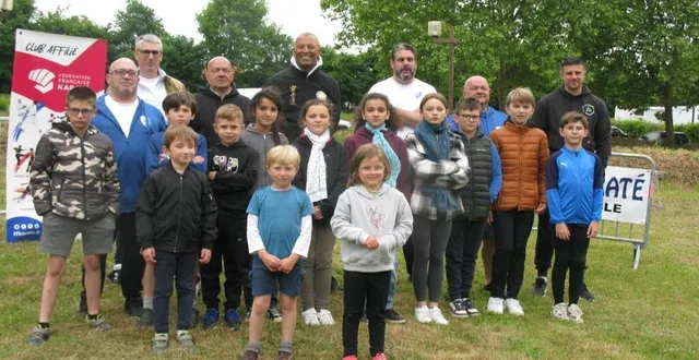 photo  jeunes et moins jeunes réunis pour une démonstration de karaté  &copy;  ouest-france 