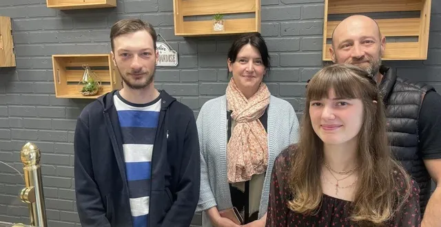 photo  au premier plan : jérémy maillard et léa dumont sont les nouveaux propriétaires du fournil du tremblay à la lande-patry. au second plan : séverine cordier et nicolas cordier.  &copy;  ouest-france 