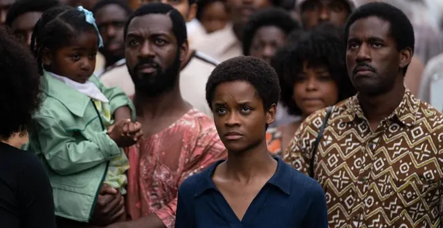 photo  altheia jones (letitia wright) rothwell kentish (richie campbell) et eddie lecointe jnr (gershwyn eustache) dans small axe.  &copy;  des willie / bbc studios / mc 