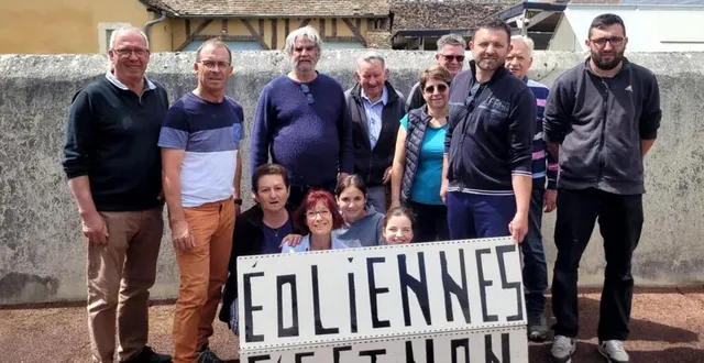 photo  le collectif ne lâche rien face aux promoteurs qui aimeraient installer des éoliennes sur le territoire.  &copy;  le maine libre 