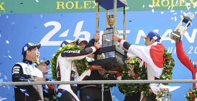 photo  quel pilote a brandi le plus souvent le trophée des 24 heures du mans ?  &copy;  archives le maine libre denis lambert 