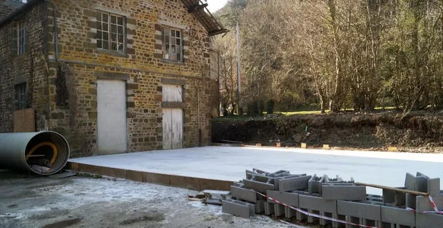 photo  la construction de l’atelier se fait dans le prolongement du bâtiment existant.  &copy;  ouest-france 