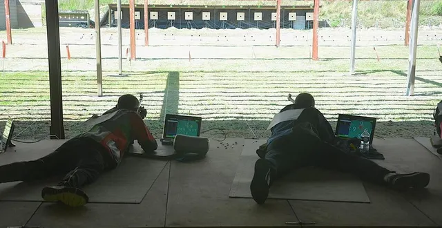 photo  parthenay, vendredi 23 mai. l’apport des cibles électroniques est un véritable gain pour les 229 tireurs engagés dans les différentes épreuves du championnat régional, jusqu’à dimanche.  &copy;  co-fabien gouault 