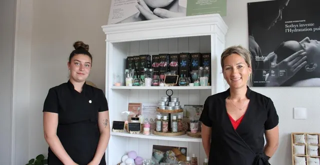 photo  karine gautard-roussel (à droite) avec son apprentie, manon.  &copy;  ouest-france 