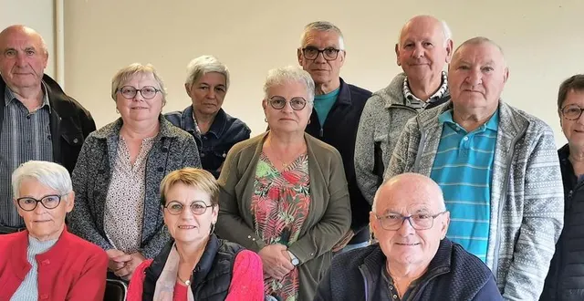 photo  assise au centre, francine pineau a repris la présidence de l’association, une première à ce poste pour une femme.  &copy;  le maine libre 