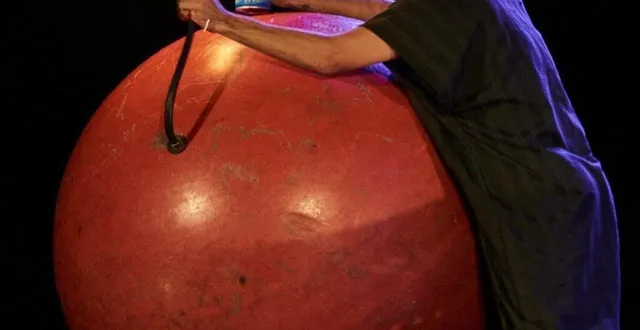 photo  le cirque inextremiste sera sur la scène du val’rhonne ce samedi 24 mai à 19 heures.  &copy;  metilli 