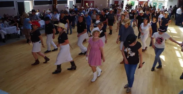 photo  70 danses étaient proposées durant l’après-midi.  &copy;  le maine libre 
