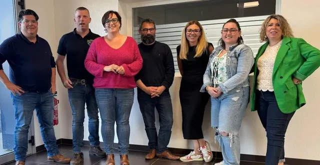 photo  de gauche à droite : sébastien guibert, président d’honneur, anthony royer, vice-président, ophélie quesnée, secrétaire adjointe, aurélien bonthoux, trésorier adjoint, aurélie canet, secrétaire, maïté chartrain, présidente, et bénédicte geslin, trésorière.  &copy;  alliance commerciale 