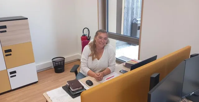 photo  maud froger dans son espace de coworking à la pépinière d’entreprises émergences.  &copy;  le maine libre 
