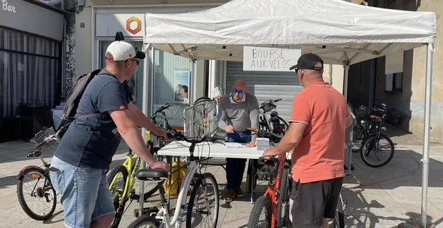 photo  une quinzaine de vélos ont été mis en vente, entre 20 et 1 000 € pour les modèles à assistance électrique.  &copy;  le maine libre 