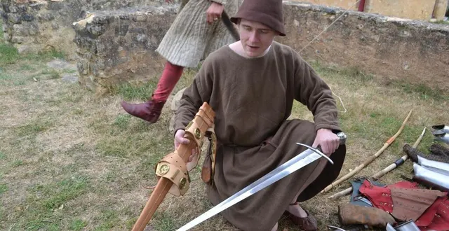 photo  la compagnie maisnie tyvarlen a transporté les visiteurs au milieu du xive siècle.  &copy;  le maine libre 