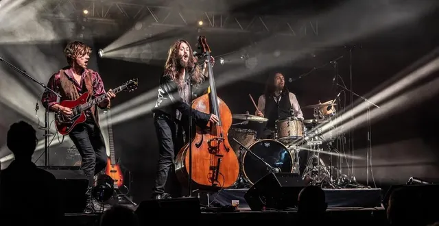 photo  le festival du foin dans les granges espère attirer entre 1500 et 2000 spectateurs. en 2024, le groupe mazingo, ici en photo, avait électrisé le public.  &copy;  dominique drouet 