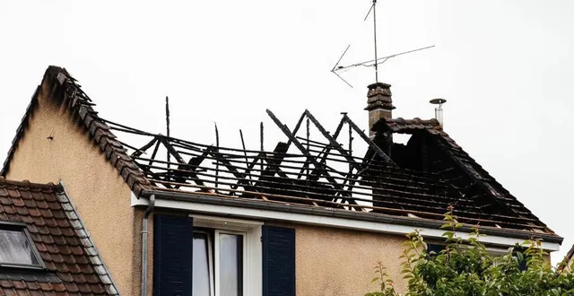 photo  la toiture a complètement été détruite par les flammes.  &copy;  ouest-france 