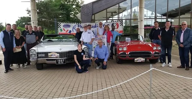 photo  bénévoles, marraine, partenaires et élus prêts pour la neuvième édition des r’hunaudières 2025.  &copy;  ouest-france 