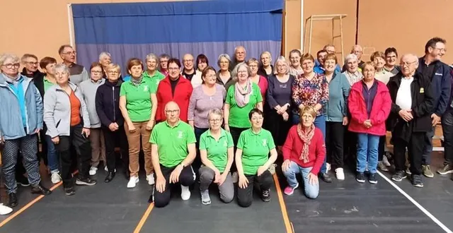 photo  des retraités sportifs heureux de leur journée.  &copy;  seniors sportifs connerré 