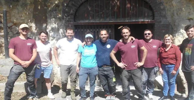photo  les jeunes bénévoles qui préparent la fête de la cale de coude.  &copy;  ouest-france 