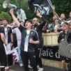 photo les membres du club de football de la jeunesse fertoise bagnoles ont encouragé leur équipe sénior lors de la finale de la coupe de normandie, samedi 24 mai 2025 à flers.