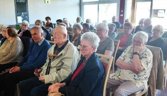 photo  35 personnes assistaient à l’assemblée générale de voitur’âge, qui permet aux personnes âgées de bénéficier d’un mode de transport à la demande.  &copy;  ouest-france 