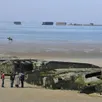 photo les vestiges du port artificiel d’arromanches-les-bains, dans le calvados.