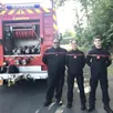 photo  le lieutenant mickaël langlais, responsable adjoint des pompiers à parigné-l’évêque (sarthe) présente deux jeunes recrues en 3e année, anaïs beressi et clément cervera. 