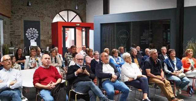 photo  le professeur christophe denoyelle (second en partant de la gauche), chercheur au centre françois-baclesse, à caen, a présenté à l’assemblée les avancées dans le domaine de la recherche.  &copy;  ouest-france 