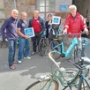 photo  complémentaire d’autres accompagnements, le don de vélo aux personnes en manque de moyens de déplacement est une réelle bouffée d’oxygène. aujourd’hui, c’était l’accueil d’un nouveau membre de l’équipe bénévole, serge lebeslour, récemment retraité, lui aussi adepte de la petite reine. 