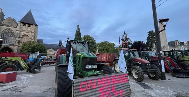 photo  les agriculteurs sarthois ont posé leurs tracteurs devant la préfecture, au mans.  &copy;  ouest-france 