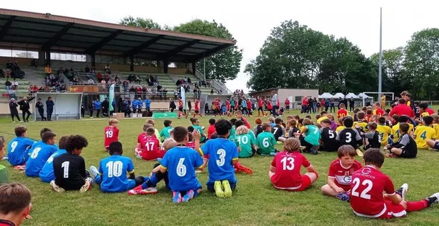 photo  les participants au tournoi, pendant la proclamation des résultats.  &copy;  ouest-france 