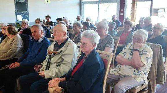 photo  35 personnes assistaient à la rencontre de voitur’âges.  &copy;  ouest-france 