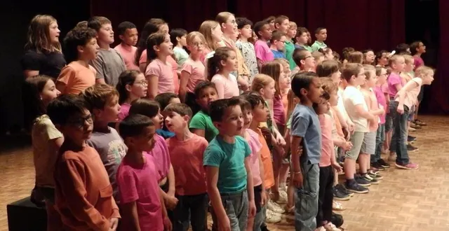 photo  toutes les classes réunies pour un final en apothéose.  &copy;  co 