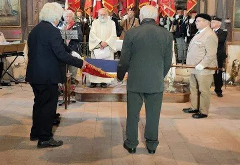 photo  lors de la cérémonie, en présence du maire, alain grémillon.  &copy;  mairie de lombron 