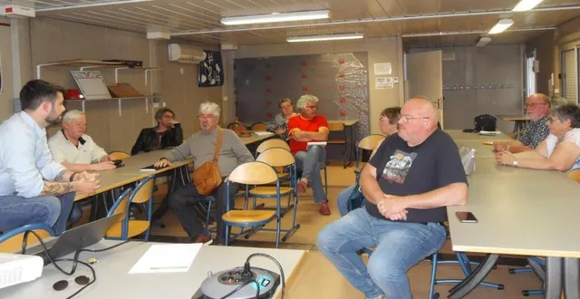 photo  la maison des projets prépare sa quatrième fête associative malgré le peu de personnes présentes.  &copy;  le maine libre 