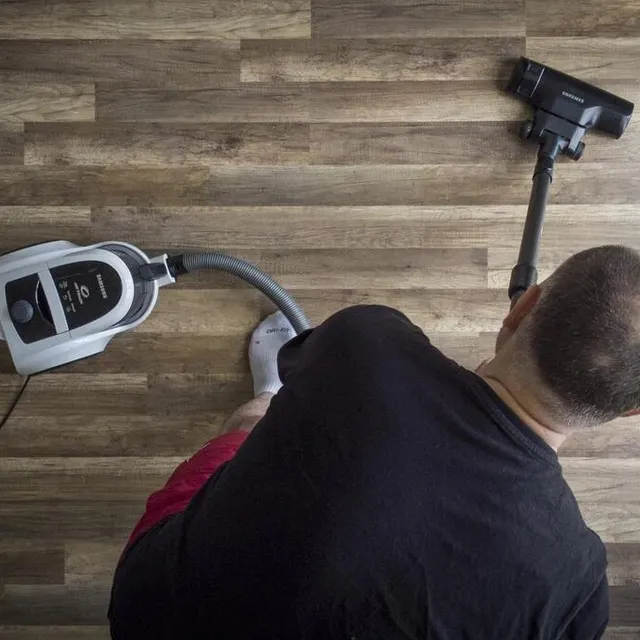 Les poussières domestiques sont composées de pollens, de déjections d’acariens, de bactéries, de spores de moisissure de squames d’animaux et de composés toxiques (photo d’illustration). AFP photo les poussières domestiques sont composées de pollens, de déjections d’acariens, de bactéries, de spores de moisissure de squames d’animaux et de composés toxiques (photo d’illustration). © afp