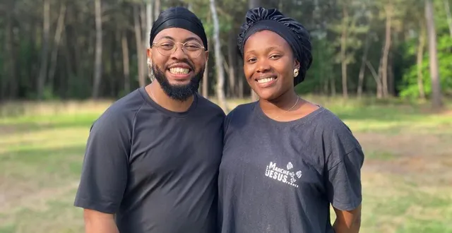 photo  ce vendredi, ils étaient entourés de leurs amis pour terminer les préparatifs.  &copy;  le maine libre 