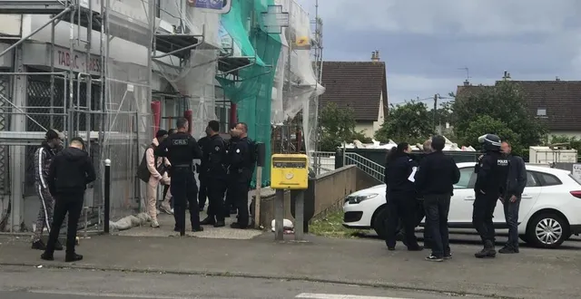 photo  82 policiers et crs ont été déployés dans les quartiers saint-michel et saint-sauveur à flers.  &copy;  ouest-france 