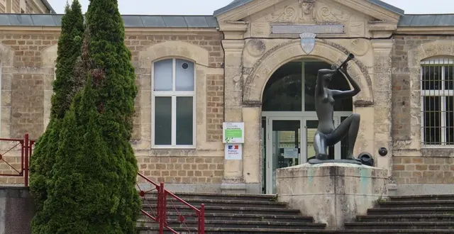 photo  la médiathèque de flers, l’espace france services et l’espace public numérique sont fermés au public jusqu’à nouvel ordre.  &copy;  ouest-france 