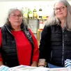 photo delphine couléard et karine gohier, très impliquées dans la vie locale, accueillent une collecte solidaire de vieux journaux dans leur bar restaurant « le petit creux gourmand ».