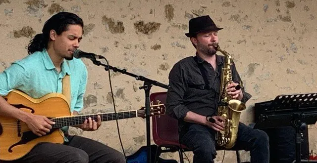 photo  timothée isnard et elie nourry ont offert un magnifique concert devant 80 personnes.  &copy;  le maine libre 