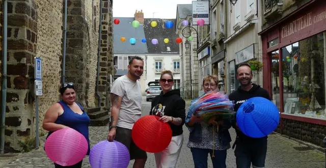 photo  pas moins de 200 lampions vont mettre de la couleur dans les rues piétonnes.  &copy;  le maine libre 