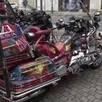 photo  le club goldwing groupe paca (provence-alpes-côte d’azur) a fait une halte lundi après midi, vers 15 h 30, sur la place de la république. 43 motos participeront à la grande réunion qui aura lieu ce jeudi sur le circuit des 24 heures.ils défileront dans les rues de la métropole vers 22 h pour une parade lumineuse. 