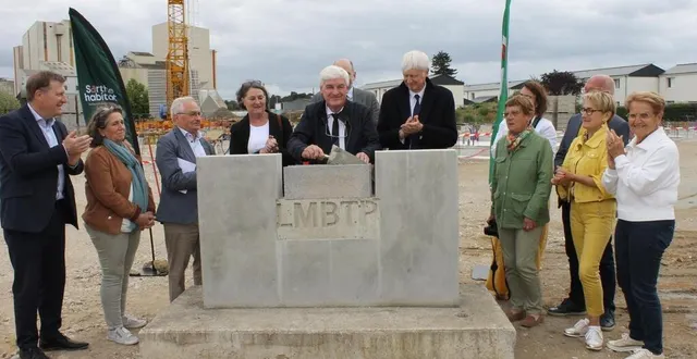 photo  les premiers coups de truelle ont été donnés par fabienne labrette-ménager, présidente de sarthe habitat, patrick desmazières, maire de champagné, dominique le mèner, président du conseil départemental, claude jean, conseiller municipal du mans, guy henrion, directeur de sarthe habitat…   &copy;  le maine libre 