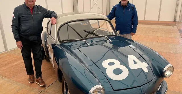 photo  pierre launay (à gauche) et le président du club alpine dieppe, didier lemeunier, de chaque côté de la première alpine, l’a106, avec laquelle le fondateur de la marque, jean rédélé, a couru la fameuse course italienne mille miglia, en 1955.  &copy;  ouest-france 