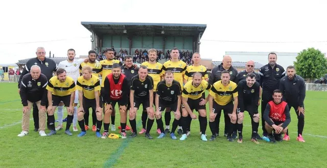 photo  l’équipe senior vainqueur de sablé b en quart de final de la coupe de la sarthe  &copy;  beaumont sports athlétiques 