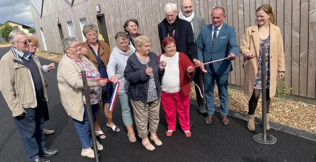 photo  ce sont des locatrices qui ont eu l’honneur de couper le traditionnel ruban tricolore sous les yeux des officiels, mercredi 21 mai 2025, à malicorne-sur-sarthe.  &copy;  ouest-france 